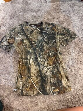 Realtree Short-Sleeve Camo Crewneck Tee in Green, Brown, Black